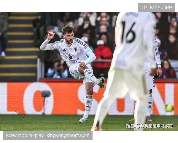 曼联边路新战术亮相，芒特与达洛特联手发力